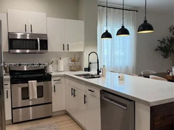 1215 NW 100th Ave #Townhouse 1215, Hollywood, FL 33024