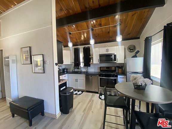 3rd image of 972 Pinon Ln