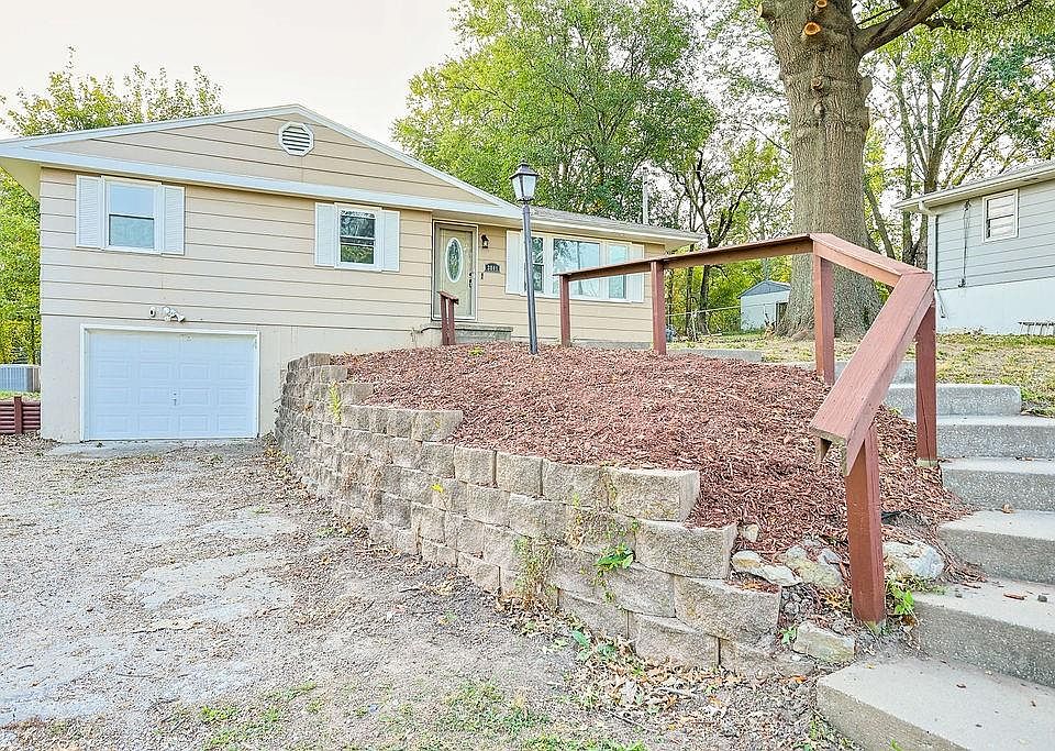 1st image of 3841 Maplewood Dr