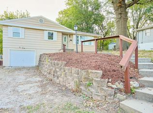 3841 Maplewood Dr, Saint Joseph, MO 64506