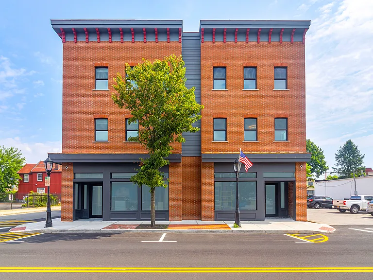 206-208 E Main St #4 — Photo 18