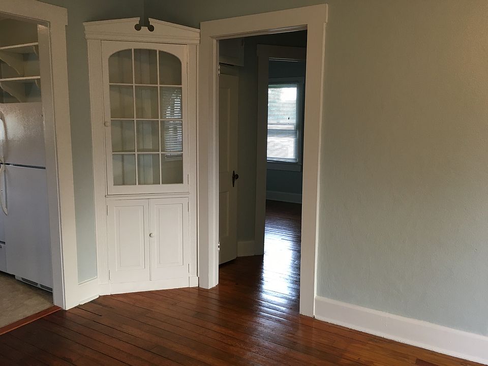 Newly remodeled 2 bedroom 1 bath upstairs apartment with private entrance in Dade City FL 2BR apartment Dade City 2 bedroom rental at 14144 10th Street Dade City with shared washer dryer upstairs apartment in Dade City Florida Cozy 2 bed 1 bath apartment