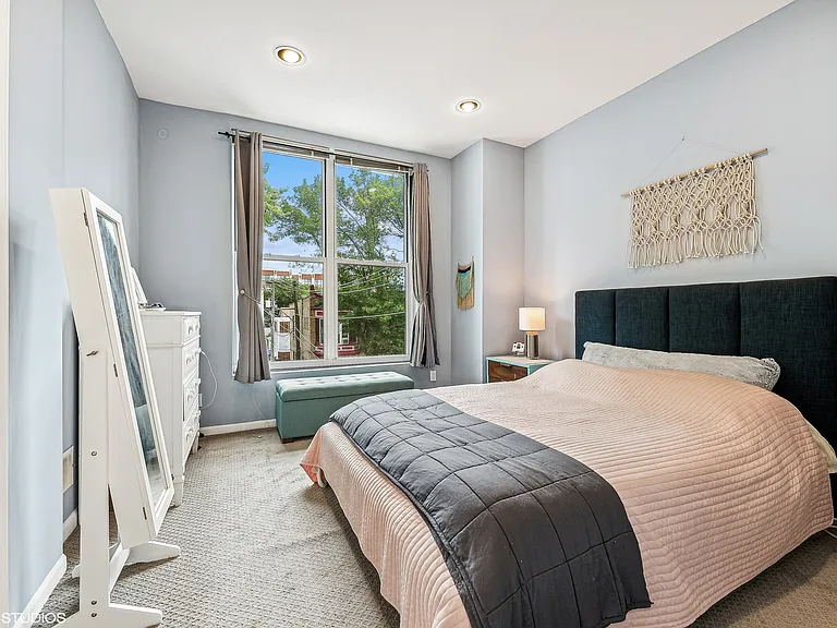 1815 W Henderson St #2 — Photo 8