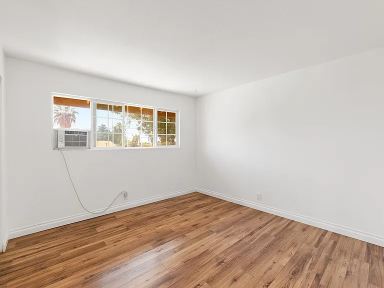 1017 Oxford Dr #D — Photo 10