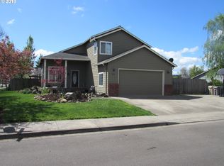 1093 Siuslaw St, Harrisburg, OR 97446