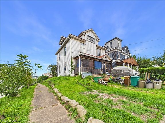 3rd image of 1901 Avery St
