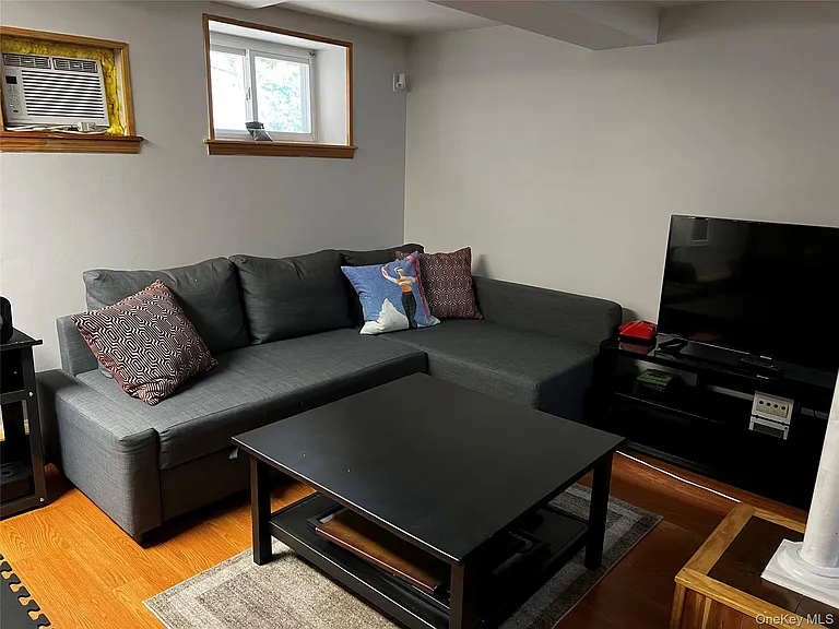 311 W Chester St — Photo 14