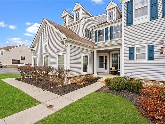 3rd image of 5 Bainbridge Pl Unit 301