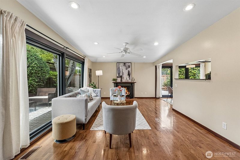 3rd image of 3222 NE 85th Street