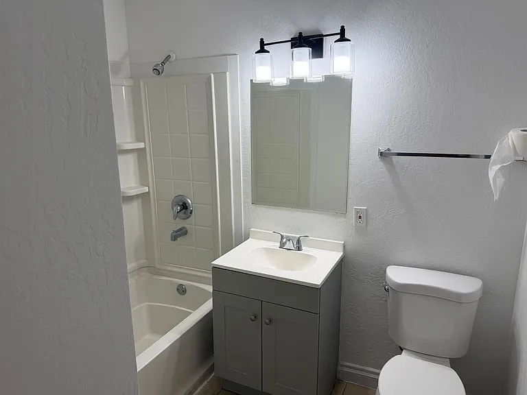 3720 Royal Crest St #5 — Photo 2