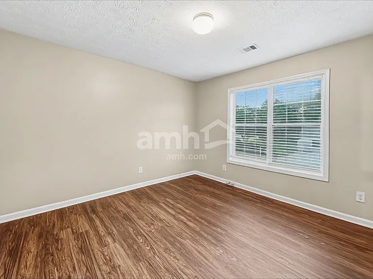 1500 Chalet Cir — Photo 17
