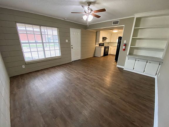 4th image of 419 Clarence St #1