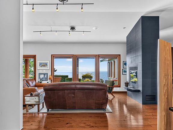 3rd image of 987 Gower Point Rd
