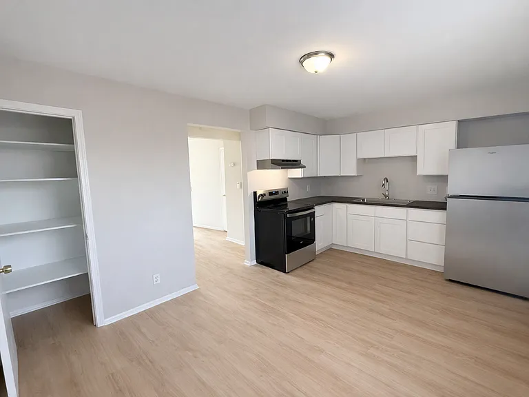 Newly Renovated 2 Bed, 1.5 Bath Townhome Prime Location Near 28th Street — Photo 5