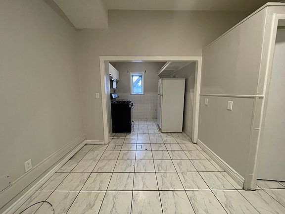 5th image of 1518 Barton St E #4