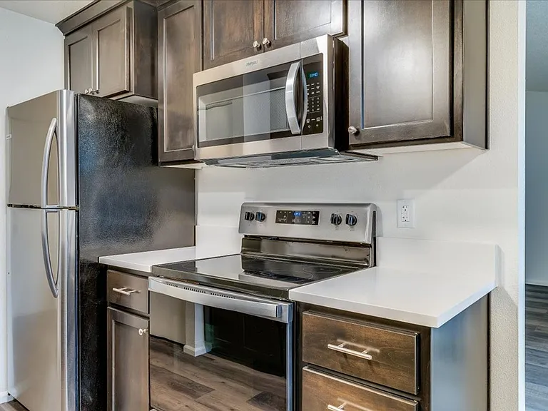 Barclay Square Where Convenience Meets Community Up to 1-Month Free! — Photo 37