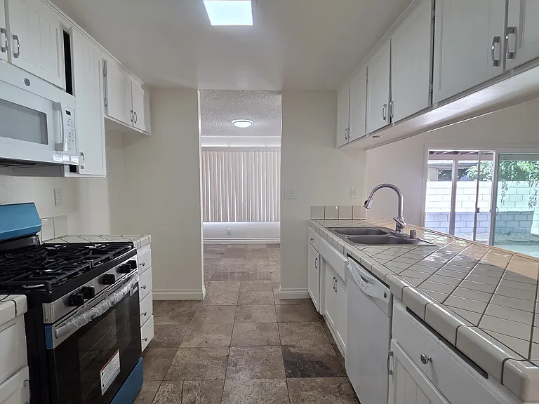 630 E Avenue J4 — Photo 6