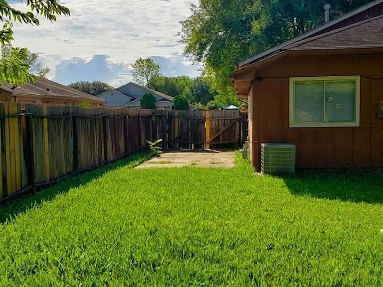 17010 Pastoria Dr — Photo 17