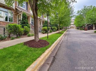 11221 Kinsley St, Eden Prairie, MN 55344