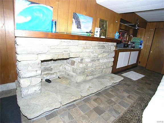 4th image of 305 Lambeth Ln