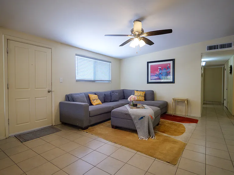 111 S Westmoreland Ave — Photo 5