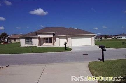 Across the street view
						:
						lots of parking space large 2 car garage and golf car each has its own opener