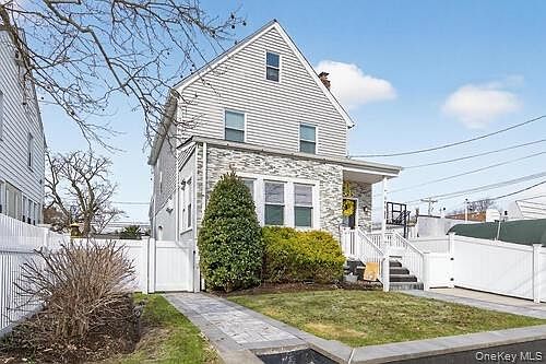 3rd image of 545 Marcellus Road