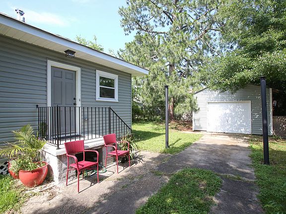 3rd image of 4943 Venus St