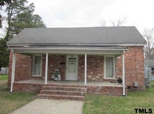 305 E Waddell St, Selma, NC 27576