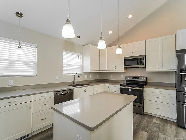 255 Whitewater Ct — Photo 11