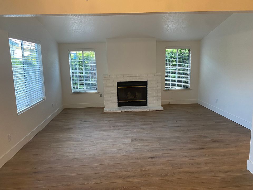 Livingroom nice foilage create privacy