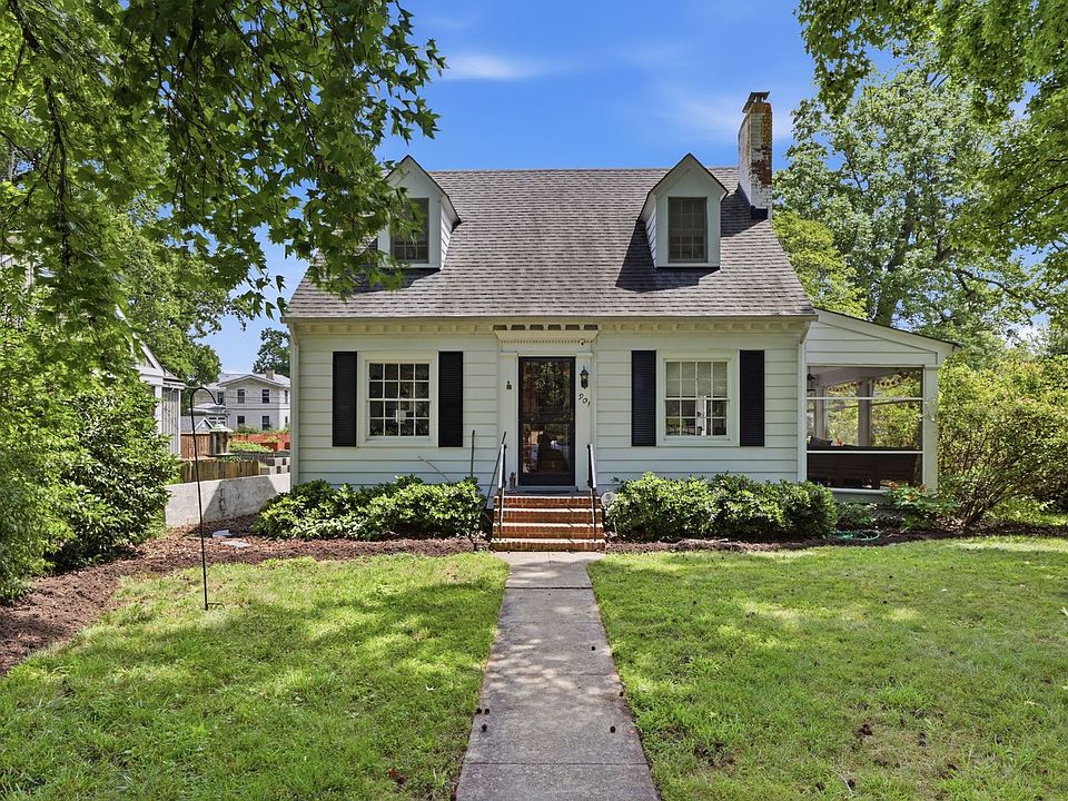 1st image of 901 W 31st St