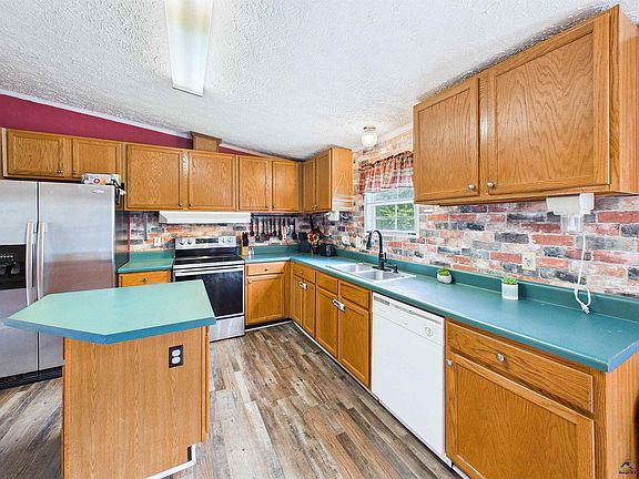 5th image of 360 Hayes Rd