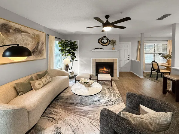 The 1800 at Barrett Lakes Apartments