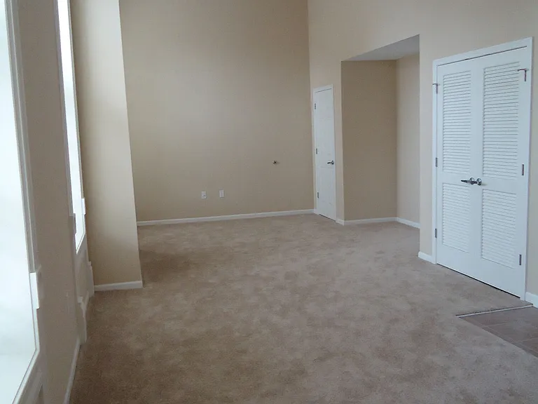 201 W Butler St — Photo 3