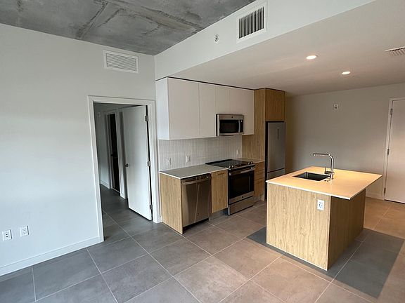 3rd image of 420 NW 32nd St #C4