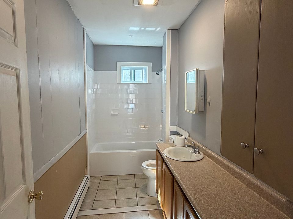 2nd image of 192 Green St APT 2