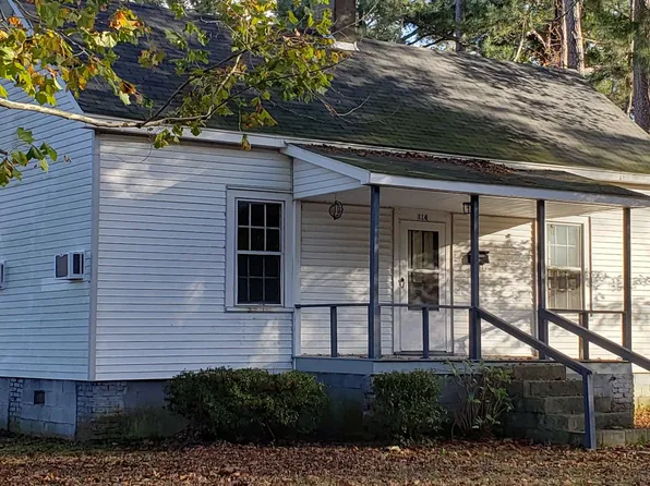 114 1st St, Laurinburg, NC 28352