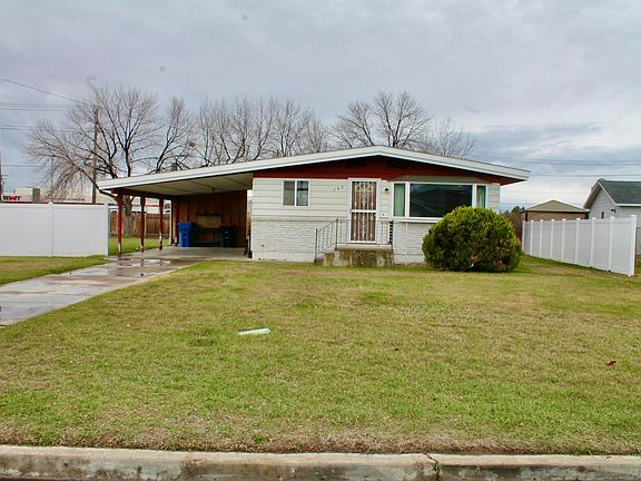 3rd image of 782 Greenwood Dr