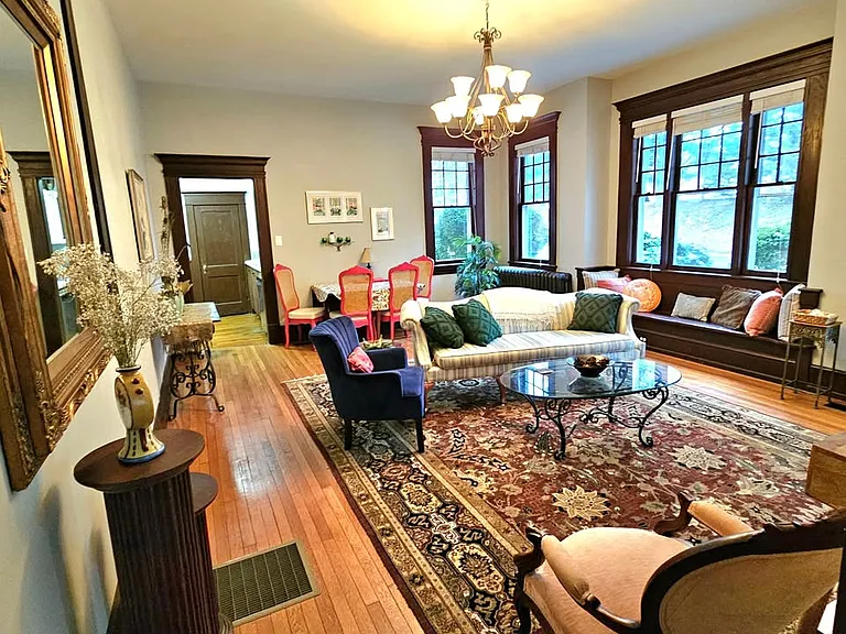 Living room/ dining room