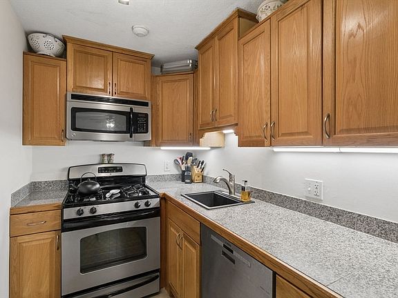 5th image of 8 Kenmar Dr Unit 60