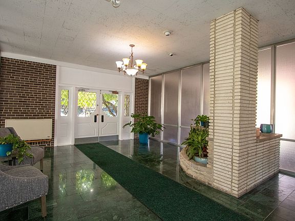 4th image of 150 S Oak Park Ave #204
