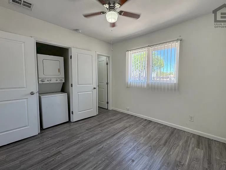 1346 E Willetta St — Photo 24