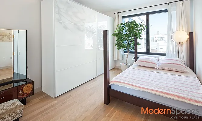 Sold by Modern Spaces | media 22
