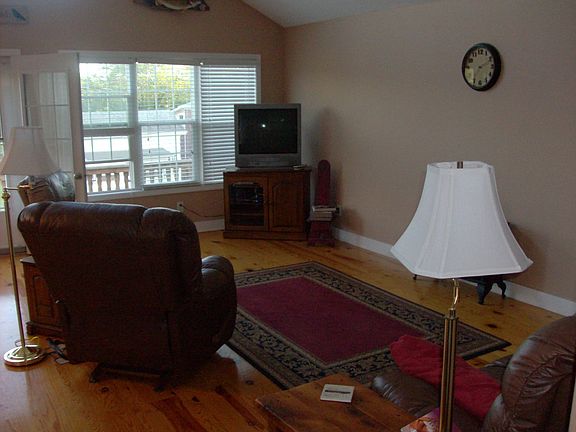 5th image of 720 E Superior St