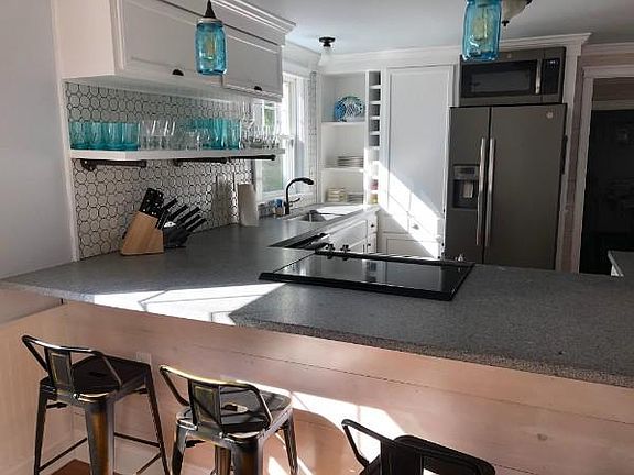 3rd image of 130 Union Ave