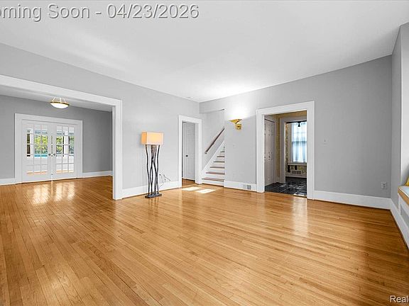 5th image of 685 W Bethune St