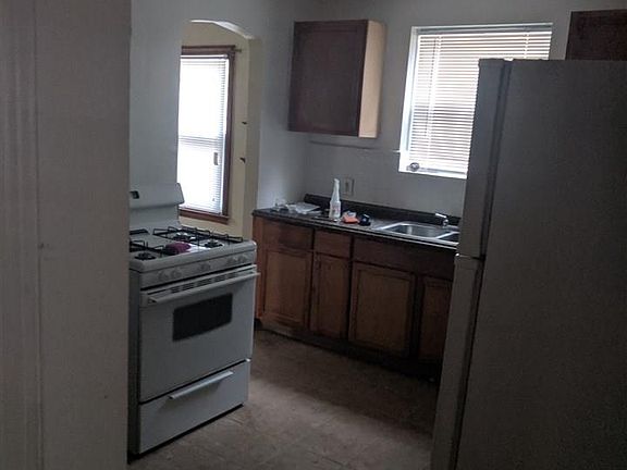 4th image of 6007 Hereford St