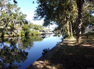 1122 SE Paradise Ave, Crystal River, FL 34429