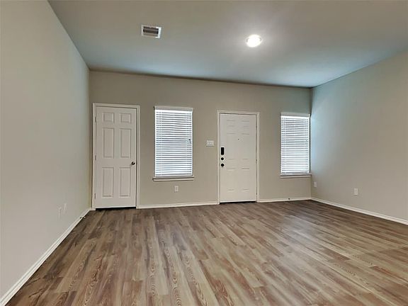 3rd image of 415 E Avenue G #415